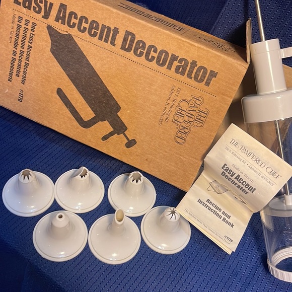 Set of Easy Accent Cookie Decorating tools by The Pampered Chef 1770+1778 EUC - Picture 4 of 5